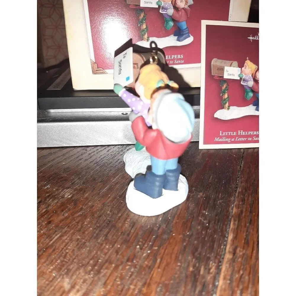 New 2005 Hallmark Keepsake Little Helpers Mailing A Letter Santa Ornament